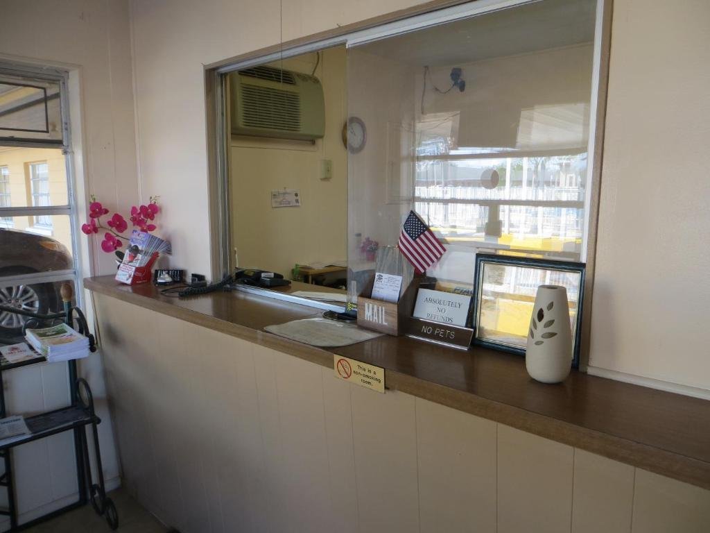 State Motel Haines City front desk welcome area